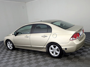 Honda Civic Elegance LPG ATM 1.8 103kW (4 фото из 9)