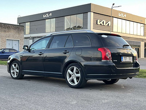TOYOTA AVENSIS (6 фото из 11)