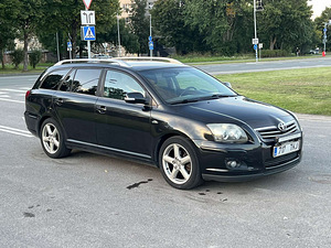 TOYOTA AVENSIS (2 фото из 11)
