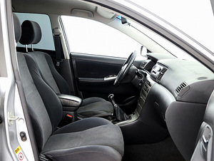 Toyota Corolla Linea Sol Facelift 1.6 81kW (6 фото из 9)