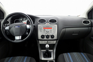 Ford Focus Facelift 1.6 74kW (5 фото из 7)