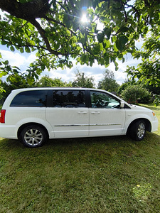 Chrysler Town & Country Benz/LPG (4 фото из 9)