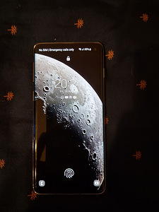 Samsung S10 (1 foto / 2)