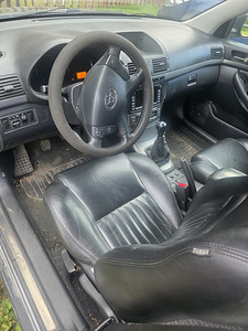 Toyota Avensis (2 фото из 6)