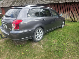 Toyota Avensis (4 фото из 6)