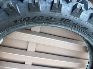 Кроссовые шины Pirelli 19" и 21 (4 фото из 5)