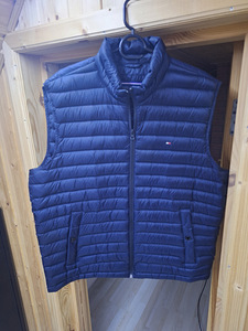 Жилетка Tommy Hilfiger (XL) оригинал (1 фото из 4)