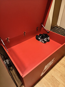 Giant Nike shoes box (2 foto / 3)