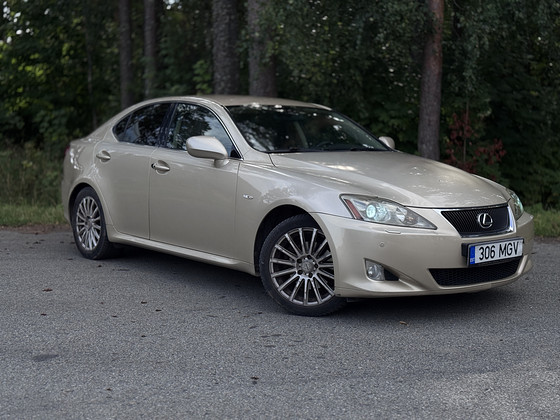 Lexus IS250 170000km, reg 55€
