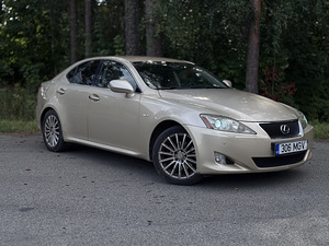 Lexus IS250 170000km, reg 55€ (1 foto / 15)