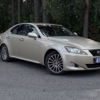 Lexus IS250 170000km, reg 55€