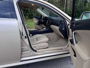 Lexus IS250 170000km, reg 55€ (10 foto / 15)