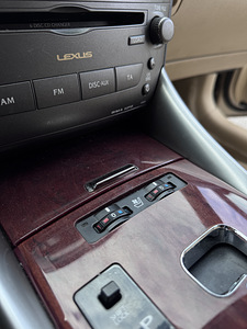 Lexus IS250 170000km, reg 55€ (14 foto / 15)