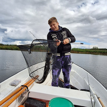 Продаётся пластиковая лодка.