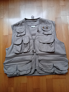 Продам жилет рыбака (1 фото из 2)