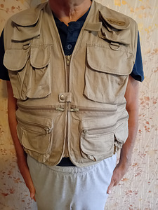 Продам жилет рыбака (2 фото из 2)