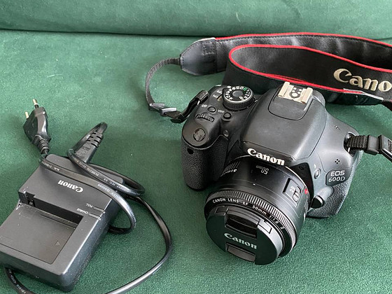 Canon EOS 600D + Canon EF 50mm f/1.8 II