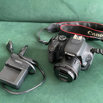Canon EOS 600D + Canon EF 50mm f/1.8 II