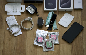 iPhone 15 Pro + Apple Watch Ultra 2 + AirPods Pro 2 (2 foto / 4)