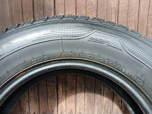 205/75/16C Kumho/RoadX (3 foto / 3)