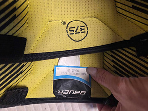 Bauer S18 SUPREME JR - väravahi pŏlvekaitse (2 foto / 2)