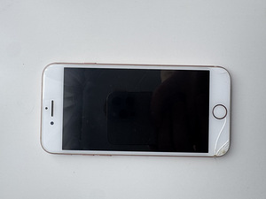 iPhone 8 (2 фото из 3)