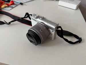 камера Canon EOS M100 (1 фото из 7)