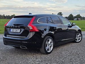 Volvo V60 Summum Twin Engine AWD 2.4 D6 162 кВт (3 фото из 15)