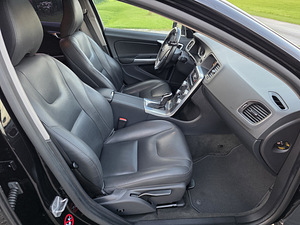 Volvo V60 Summum Twin Engine AWD 2.4 D6 162 кВт (10 фото из 15)