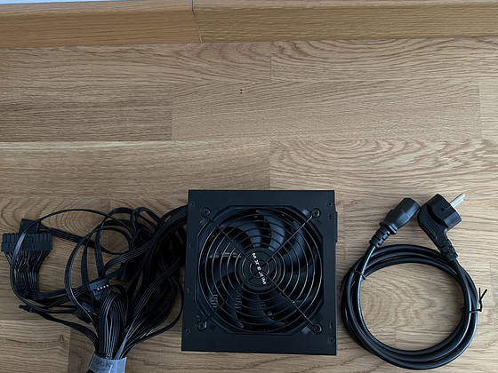 Modecom 80 PLUS Bronze Toiteplokk 700W Vähekasutatud
