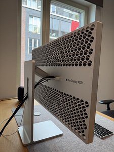 Apple Pro Display XDR + Apple Pro Stand (7 фото из 7)