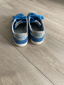 Кроссовки Nike (3 фото из 5)