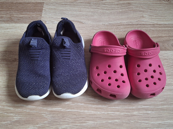 Skechers, Crocs