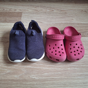 Skechers, Crocs (1 фото из 2)