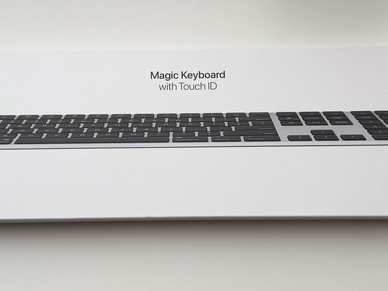 Apple Magic Keyboard with Touch ID and Numeric Keypad ,Black
