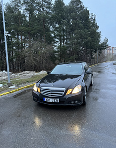 Mercedes Benz E200 (3 фото из 3)