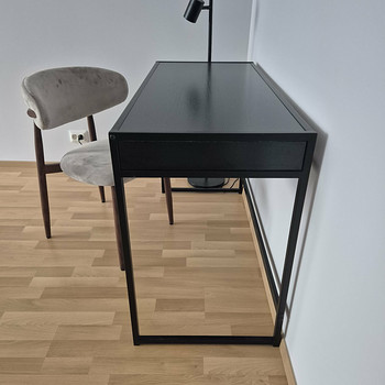 Modernne puidust metallraamiga kirjutuslaud