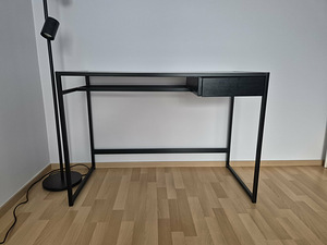 Modernne puidust metallraamiga kirjutuslaud (3 foto / 3)