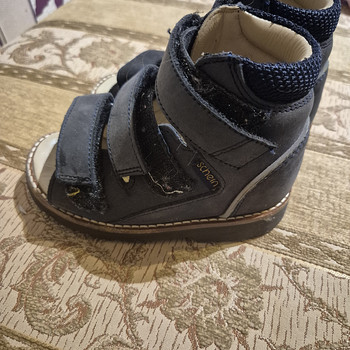 Laste ortopeedilised sandaalid