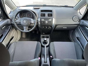 SUZUKI SX4 (10 фото из 11)