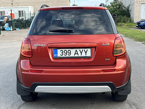 SUZUKI SX4 (8 фото из 11)