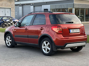 SUZUKI SX4 (6 фото из 11)