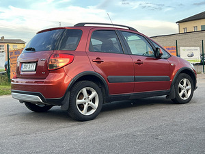 SUZUKI SX4 (7 фото из 11)