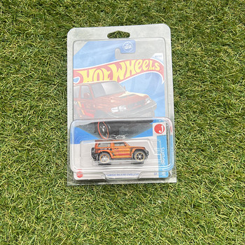 Hot Wheels STH Mitsubishi Pajero. (A little blister defect.)
