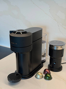 NESPRESSO VERTUO NEXT+вспениватель молока AEROCCINO XL (2 фото из 4)