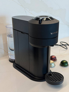 NESPRESSO VERTUO NEXT+вспениватель молока AEROCCINO XL (3 фото из 4)