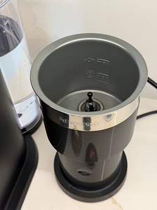 NESPRESSO VERTUO NEXT+вспениватель молока AEROCCINO XL (4 фото из 4)