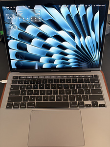 MacBook Pro 13" M1 / Space Gray + Original Apple LeatherCase (3 foto / 7)