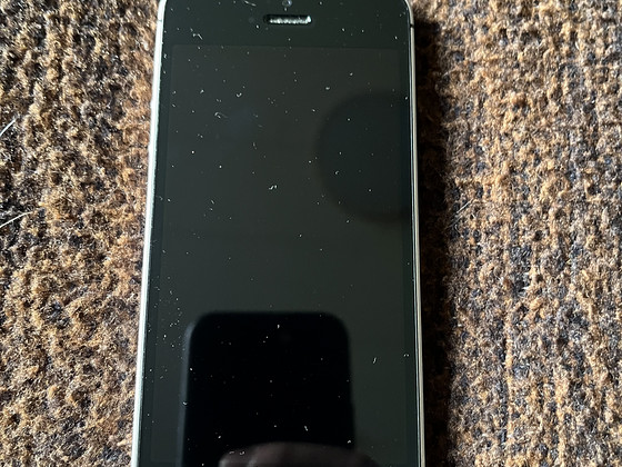iPhone SE, 64 ГБ