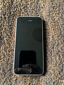 iPhone SE, 64 ГБ (1 фото из 2)